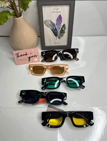 2 lunettes de soleil