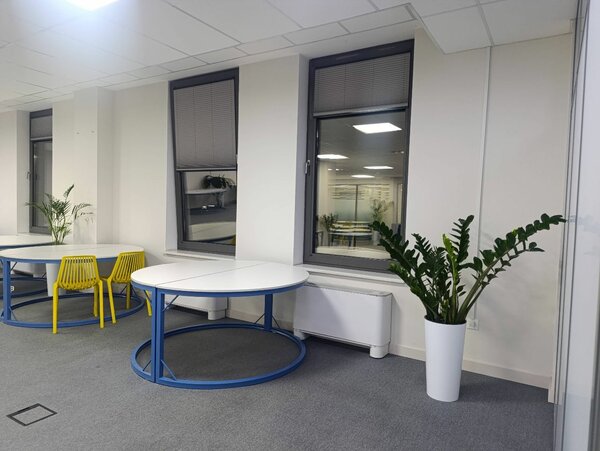 Офисные полукруглые дизайнерские столы