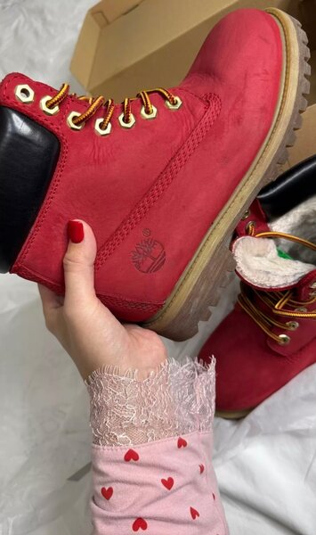 Тимбеленды красные.