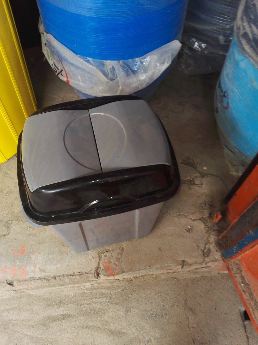 Poubelle Basculante 25L Grise