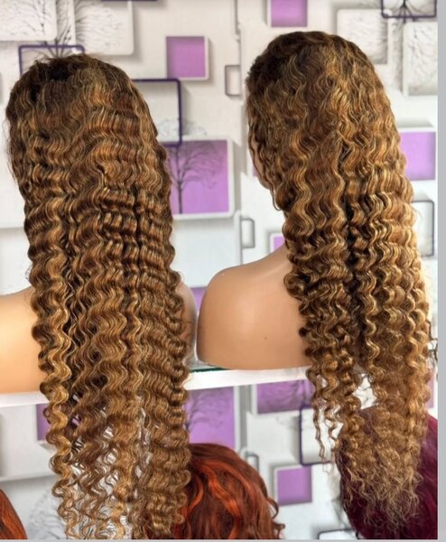 Perruque Bouclée en Dentelle