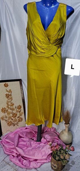 Robe satinée élégante