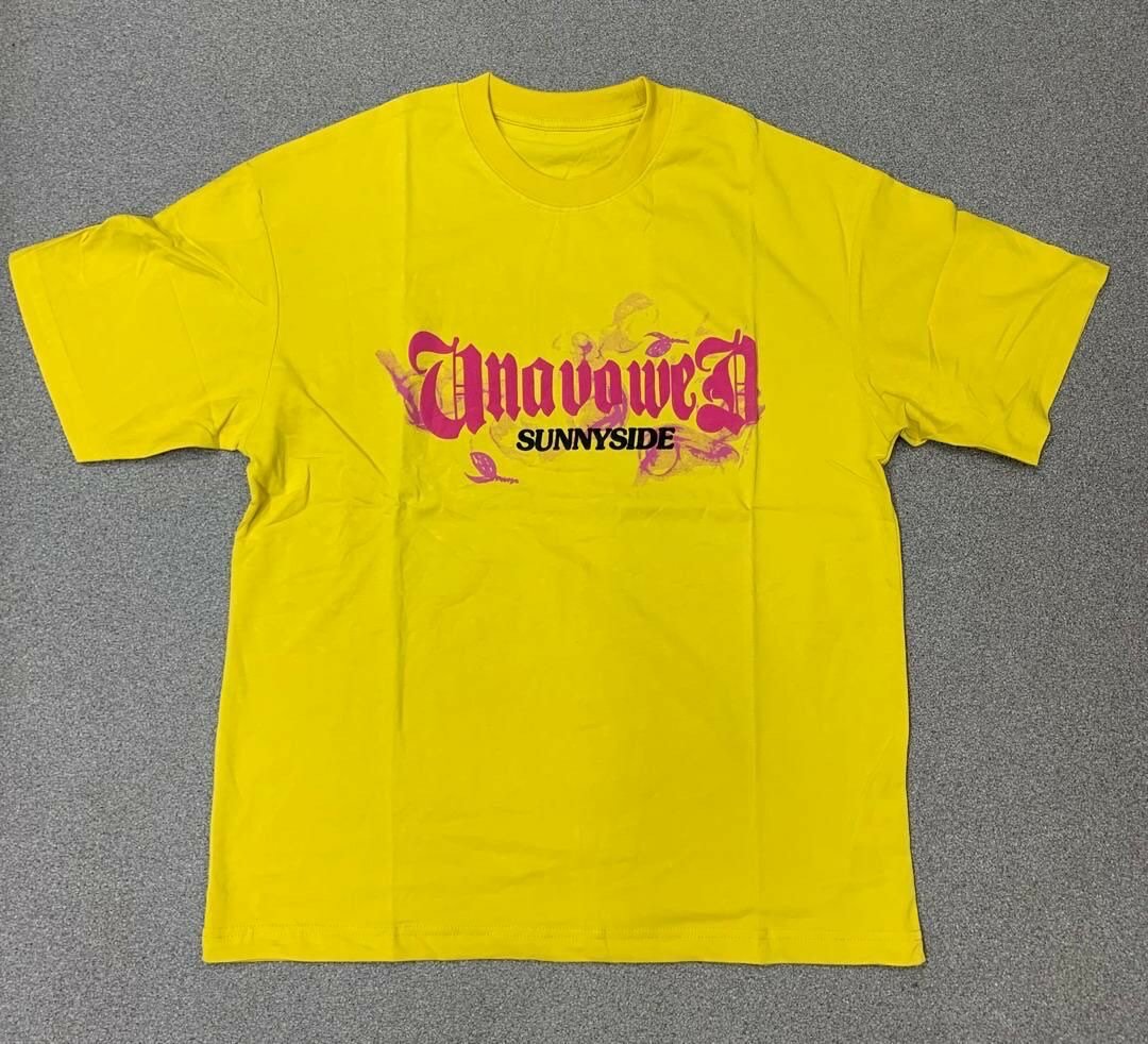 T-shirt jaune imprimé moderne