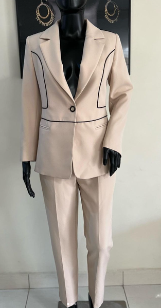 Costume crème femme