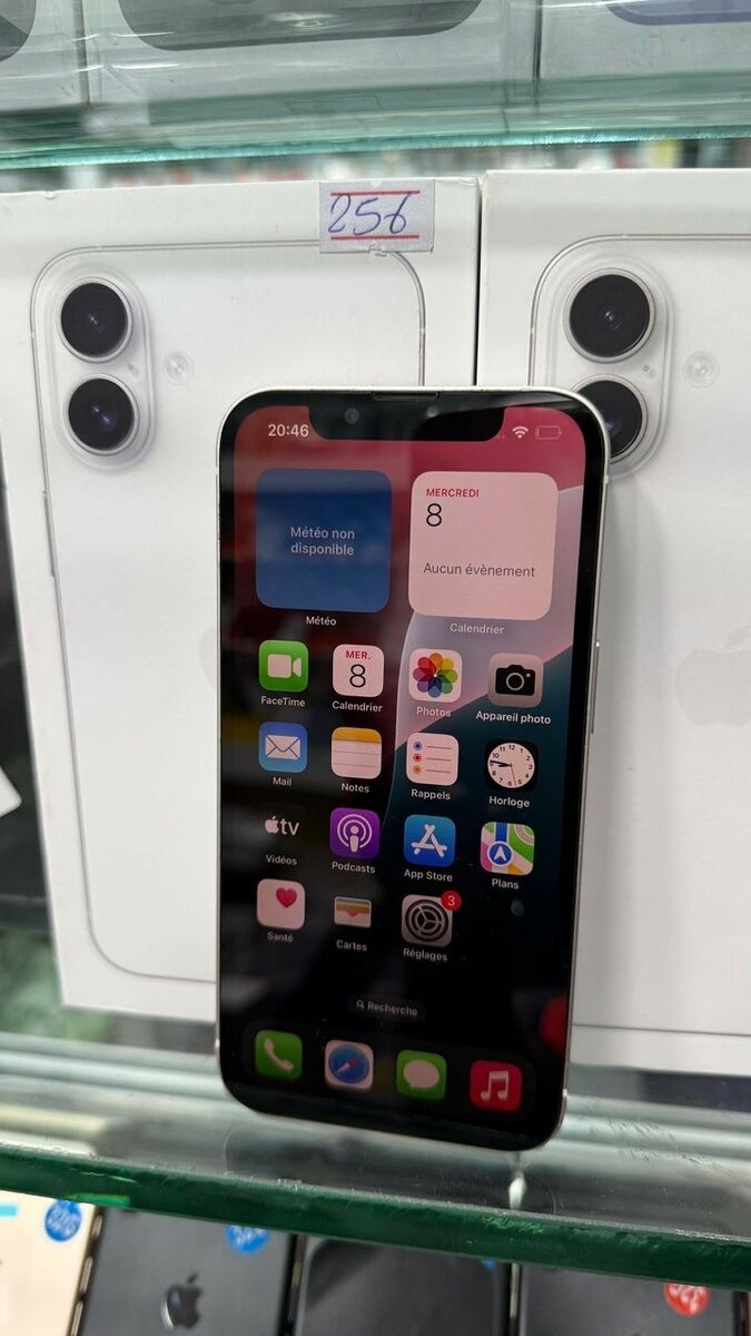 iPhone 13 128giga casineuf tout passe propre