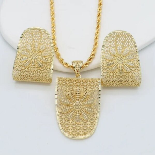 Elegant Gold Jewelry Set
