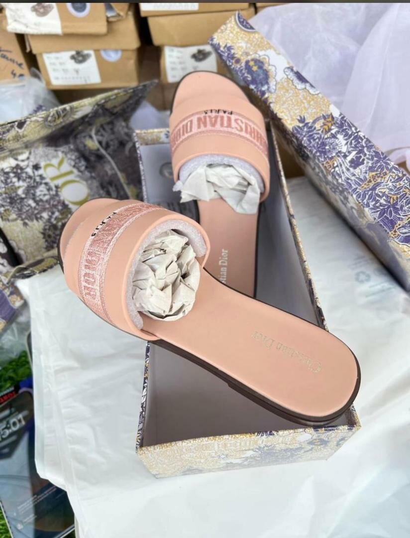 Sandales Dior élégantes