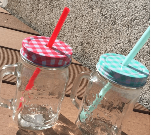 Bocaux en verre avec paille