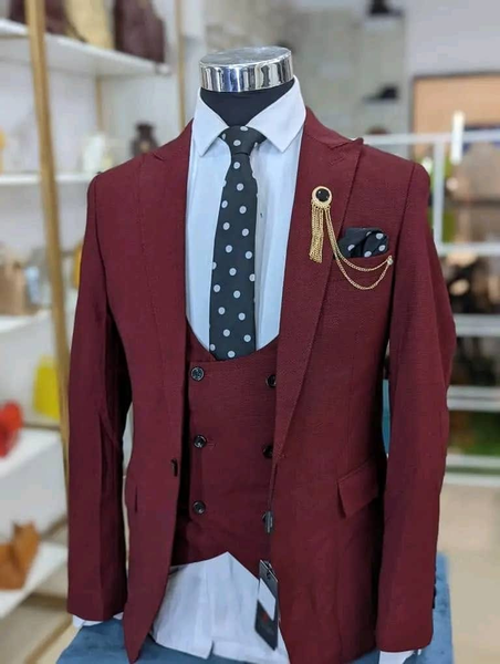 Suit rouge