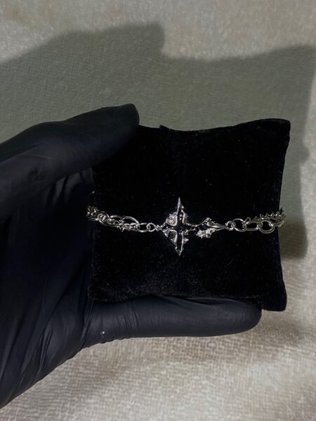 Bracelet et collier croix élégants