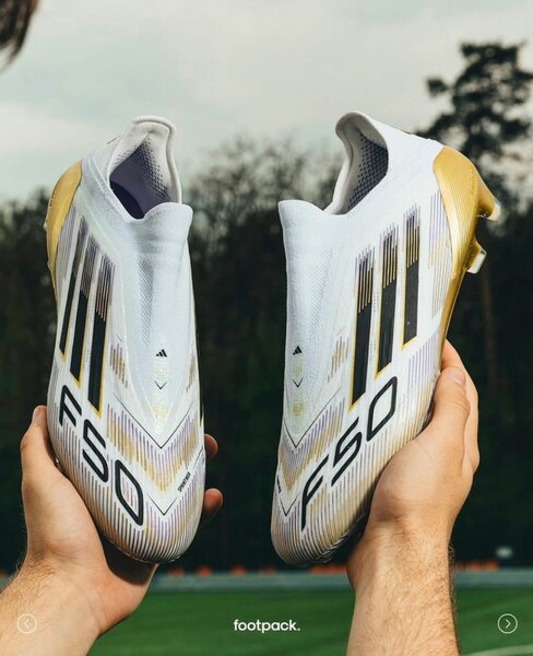 Chaussures de football Adidas F50