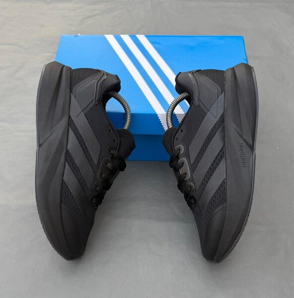 Chaussures Adidas noires légères