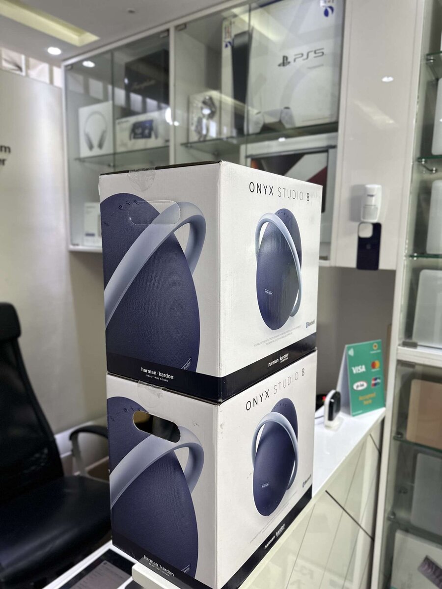 Harman Kardon Onyx Studio 8 Portable Speaker - Black