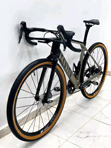 Vélo de route performant élégant