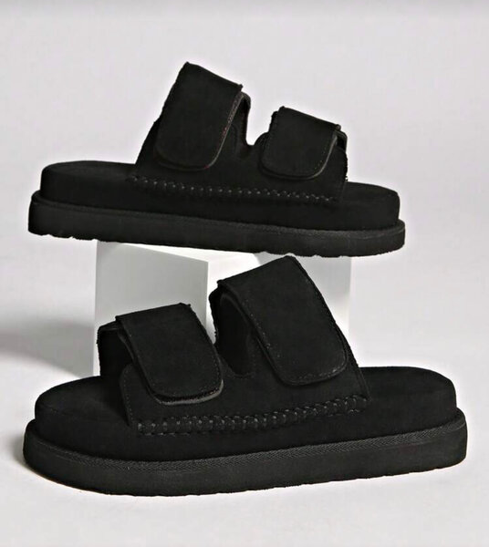 Sandales Compensées Noires Élégantes