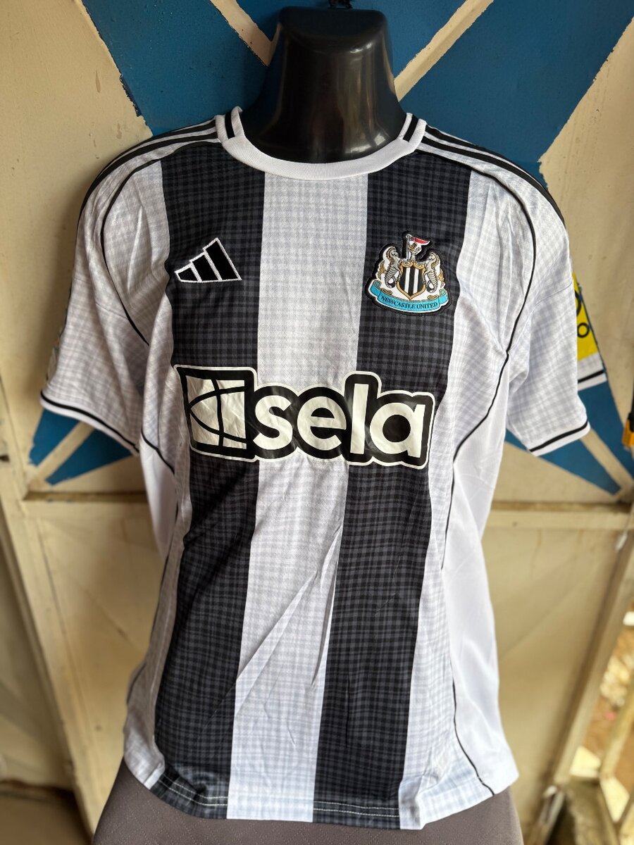 Maillots de football modernes