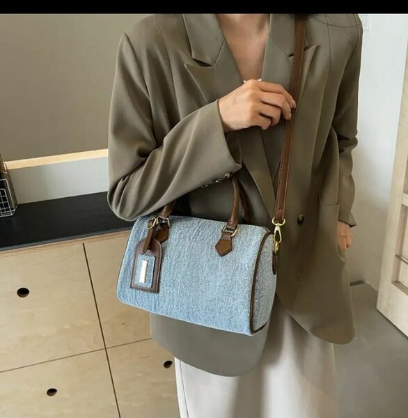 Sac à main bleu élégant