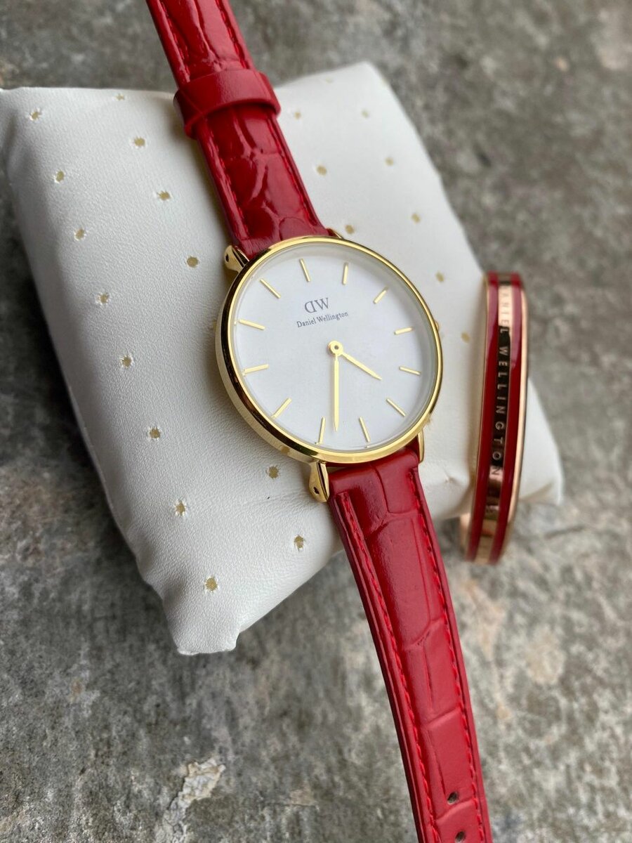 Montre Élégante Cuir Rouge