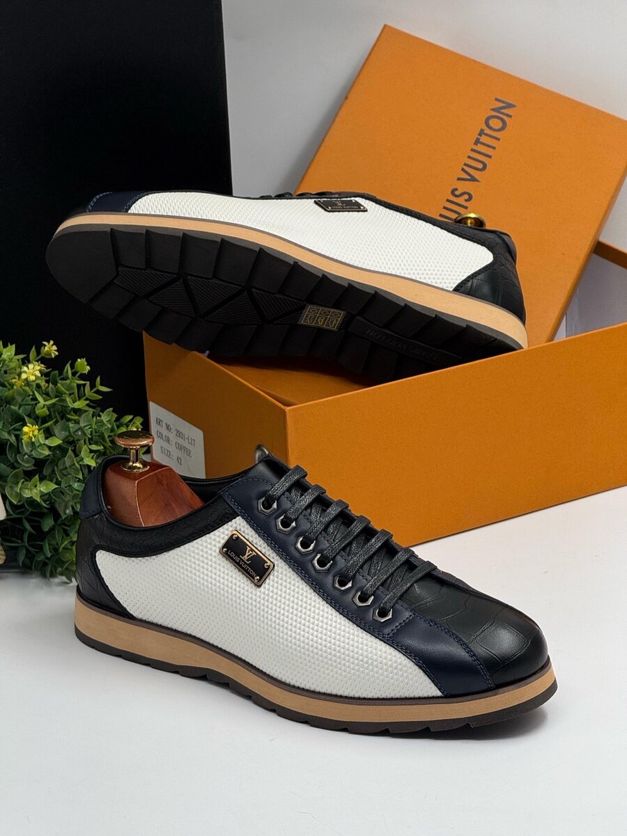 LOUIS VUITTON BLACK AND WHITE