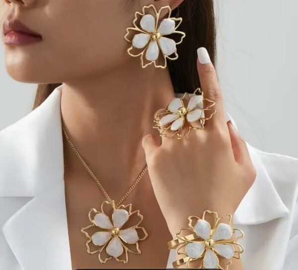 Set de bijoux fleuris élégants