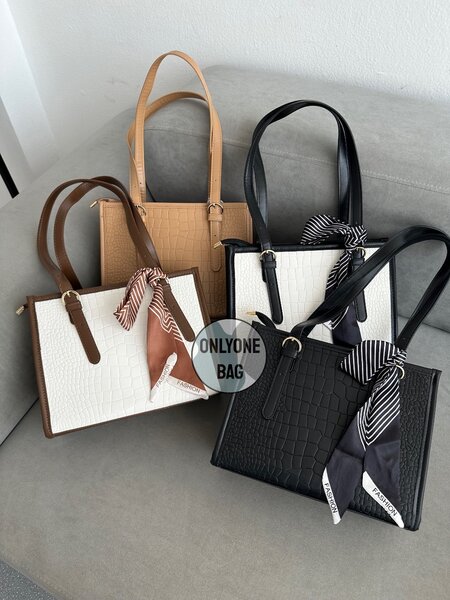 Сумка среднего размера