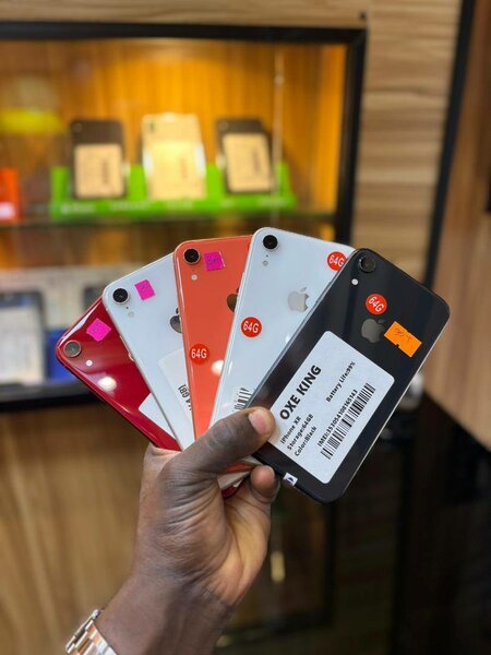 Smartphones 64Go Variés