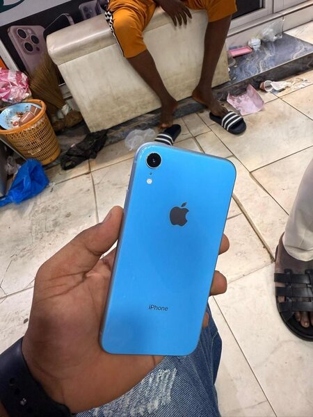 iPhone XR 64g Bleu tout passe