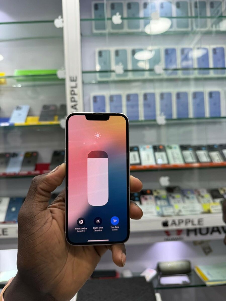 iPhone 14 128go en bon état.