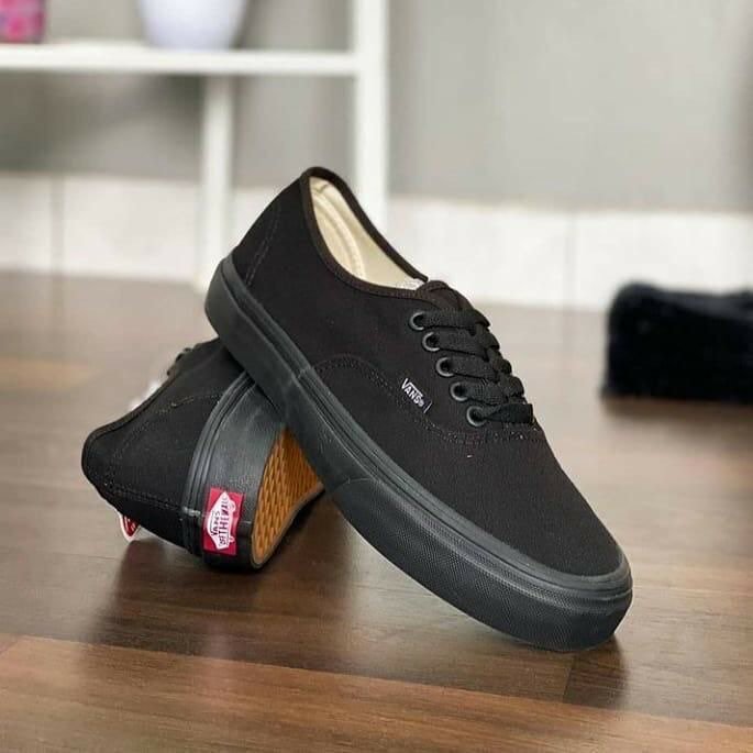 Chaussures noires casual élégantes