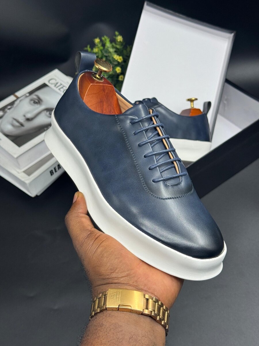 TIMBERLAND NAVY AND WHITE