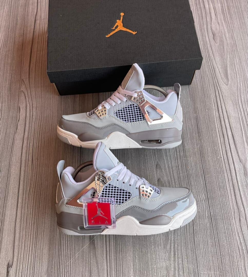 AIR JORDAN 4