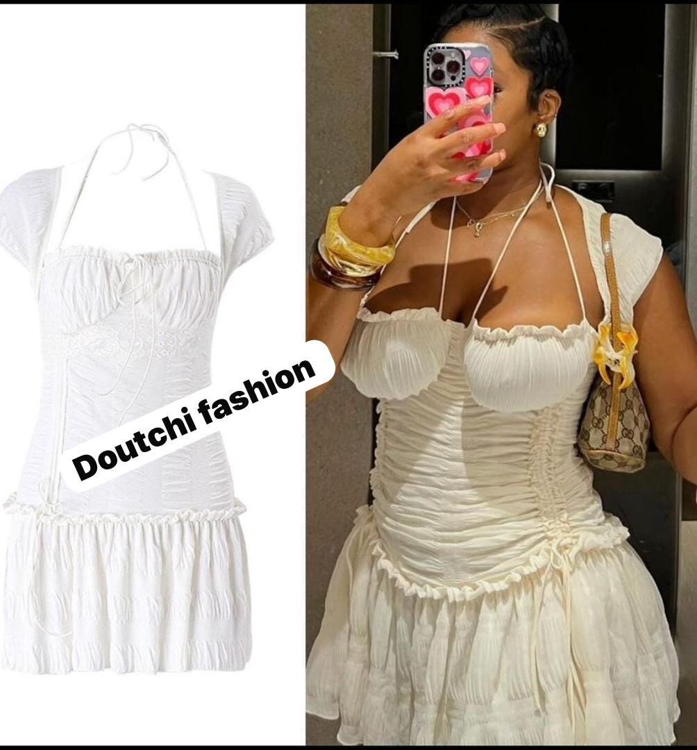 Robe Blanche Plissée Élégante