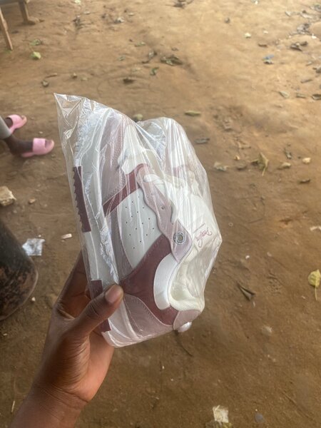 Baskets blanches et bordeaux