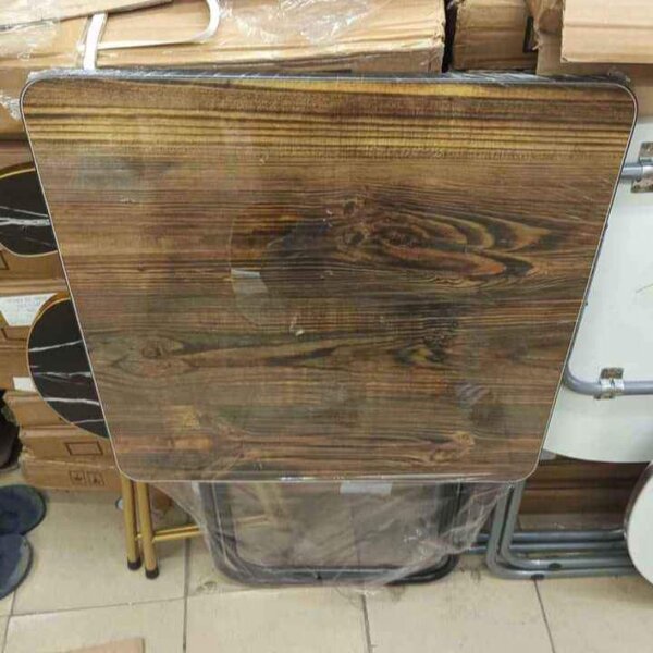 Table pliante en bois compact