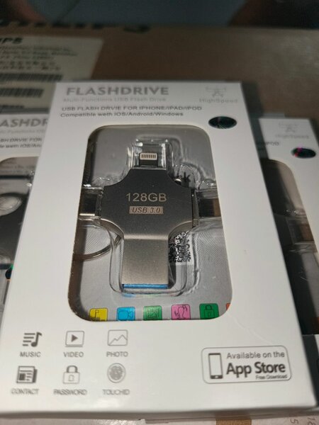 128 GB - Clé USB (4en1)