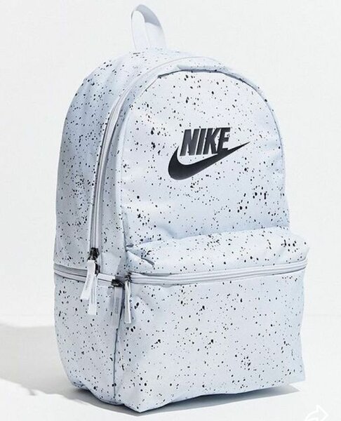 Sac à dos Nike blanc avec taches noires