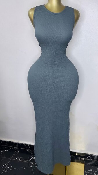 Robe longue grise sans manches pour femmes