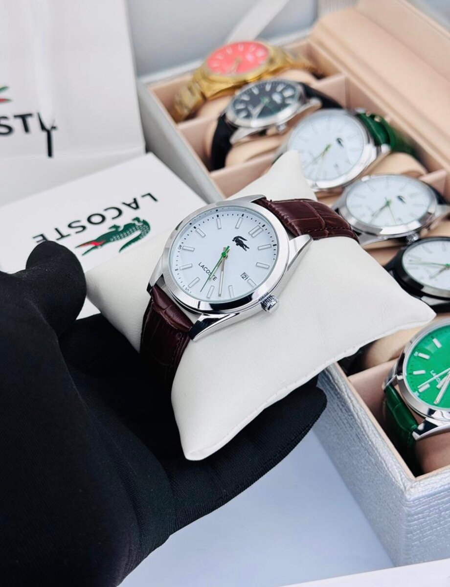 Montre élégante en acier