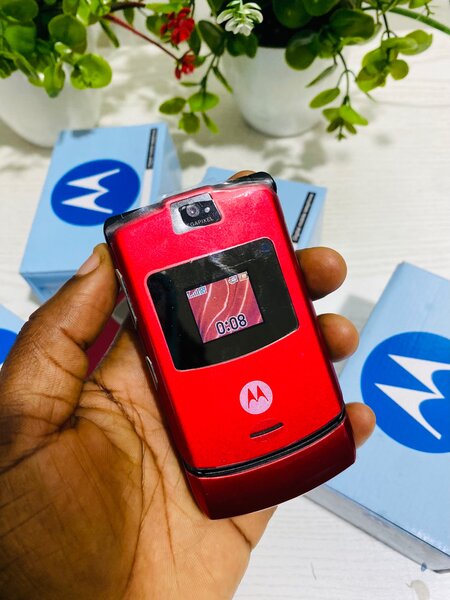 Motorola RAZR v3. Red