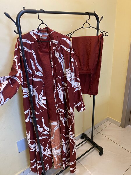 Ensemble féminin avec une abay