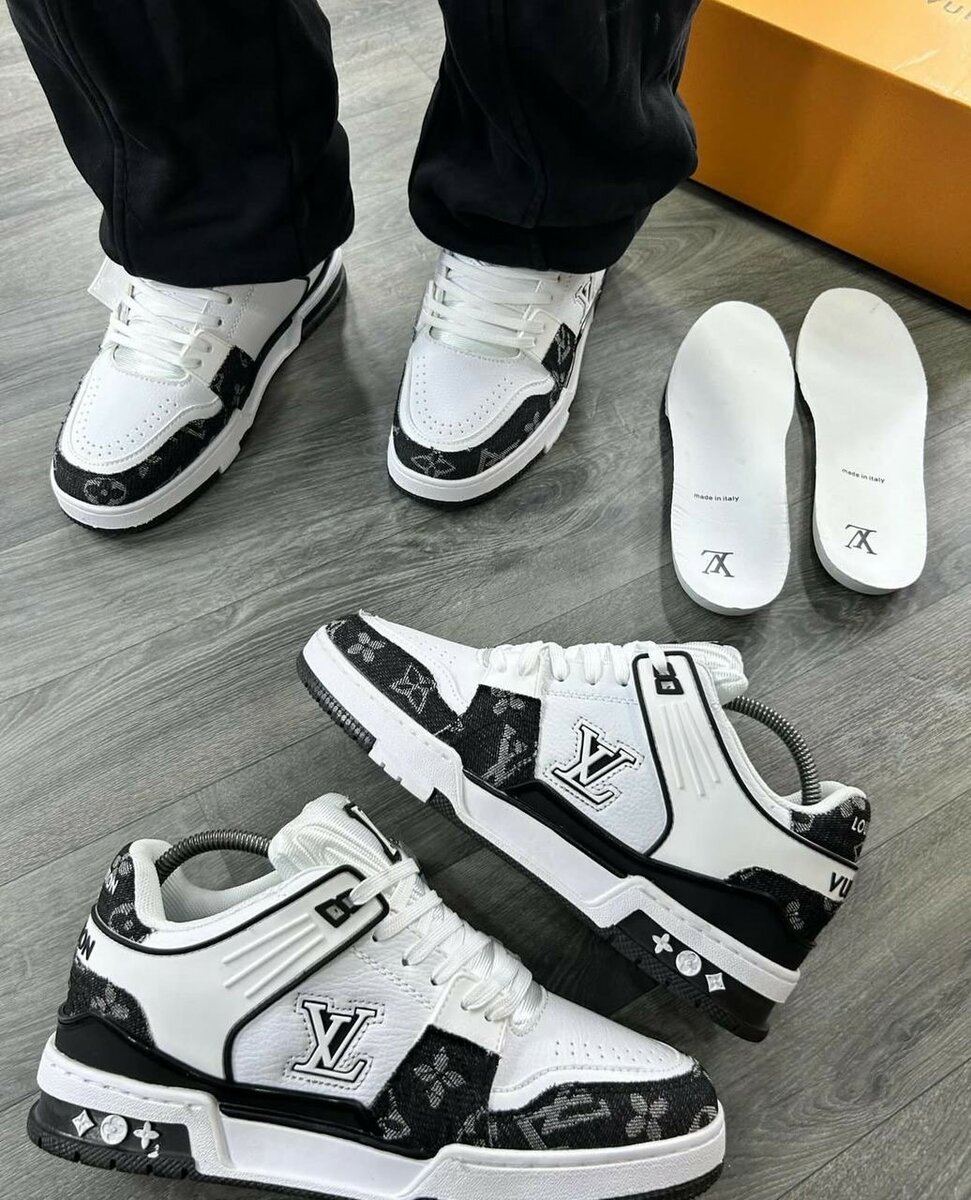 LOUIS VUITTON SNEAKER