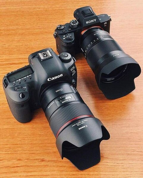 Caméras DSLR Canon et Sony