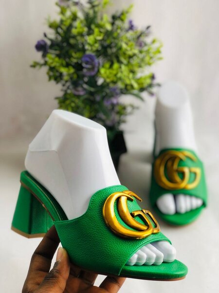 Gucci slippers