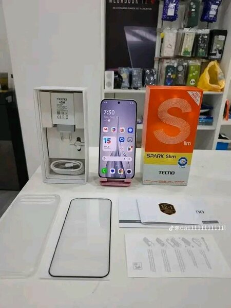 Tecno Spark Slim  - Smartphone Débloqué