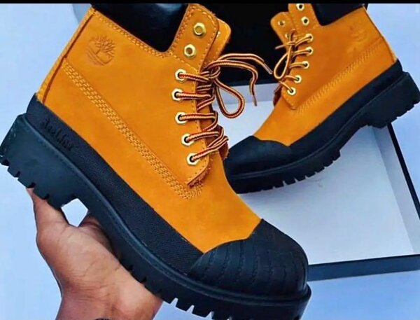 Chaussures de randonnée résistantes
