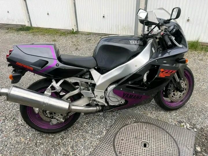 Moto sportive Yamaha YZF Genesis