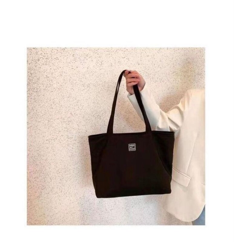 Sac à main en toile noir élégant