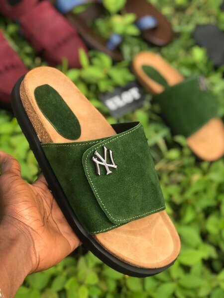 Sandales en daim vert élégantes