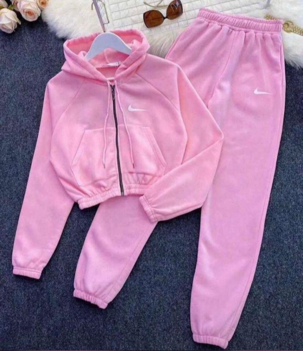 Jogger and sweatshirt