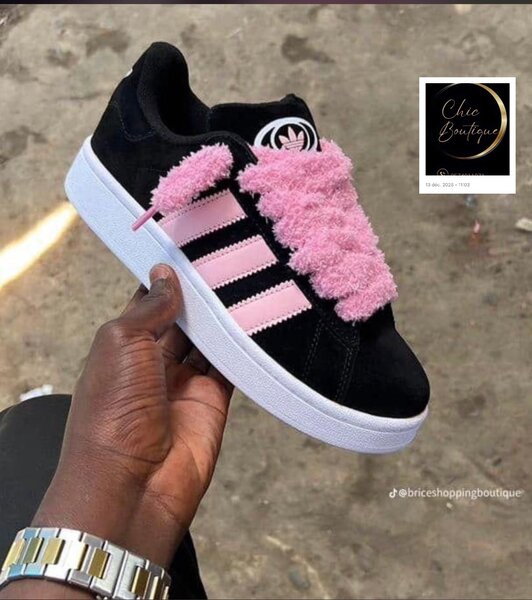 Baskets noires à bandes roses